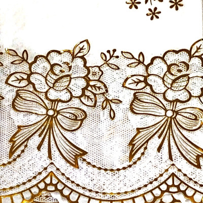 Khăn Trải Bàn PAULEE WLG 751 hoa văn phủ nhũ vàng (90 x 150 cm)