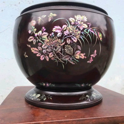 Ủ bình trà ,chè bằng gỗ gụ kết hợp khảm ốc đỏ ,làm mầu mận chín giả cổ  cực đẹp kt 31×32cm 