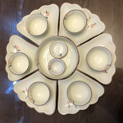 Bộ sản phẩm đĩa mặt trời hoa đào đỏ gốm sứ Bát Tràng 