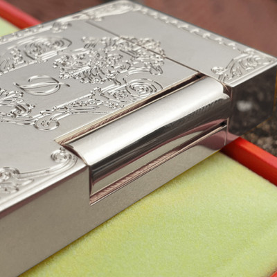 Vỏ Hột Quẹt Bật Lửa Upon Gas Đá D198T Họa Tiết Hoa Văn Hoàng Gia Đẹp Độc Lạ - Dùng Gas Đá Cao Cấp