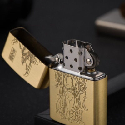 Vỏ Hột Quẹt Bật Lửa Xăng Đá Zorro Z9864A Họa Tiết Quan Công - Dùng Xăng Bấc Đá Cao Cấp