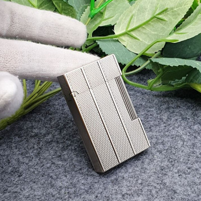 Vỏ Hột Quẹt Bật Lửa Upon D94T Họa Tiết Hình Thoi Mini Kẻ Dọc Màu Bạc - Dùng Gas Đá Cao Cấp