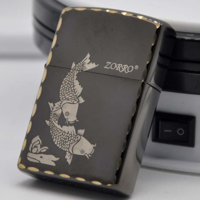 Vỏ Hột Quẹt Bật Lửa Xăng Đá Zorro Z91325A Thiết Kế Đẹp Độc Lạ Hình Cá Chép - Dùng Xăng Bấc Đá Cao Cấp