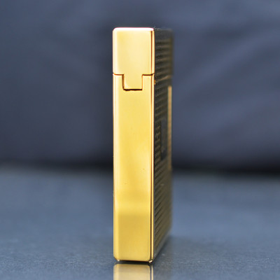 Vỏ Hột Quẹt Bật Lửa Upon Gas Đá D136V Họa Tiết Kẻ Cách Điệu Chữ D ở Giữa Màu Vàng - Dùng Gas Đá Cao Cấp