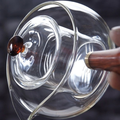 Ấm pha trà, tống trà  thủy tinh có tay  cầm màu gỗ kèm lõi lọc cao cấp - ANTH457