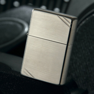 Vỏ Hột Quẹt Bật Lửa Hộp Quẹt Xăng Đá Zorro Z5000B Họa Tiết Chặt Góc Màu Vàng / Bạc - Dùng Xăng Bấc Đá Cao Cấp