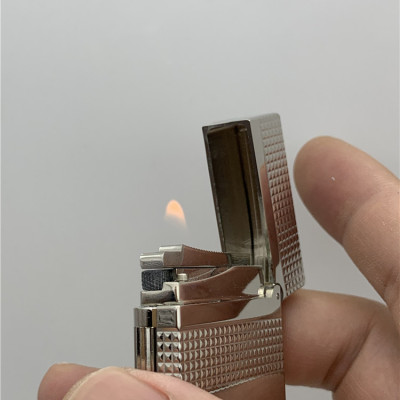 Vỏ Hột Quẹt Bật Lửa Upon Gas Đá D104T Họa Tiết Kẻ Ngang Đẹp Độc Lạ - Dùng Gas Đá Cao Cấp