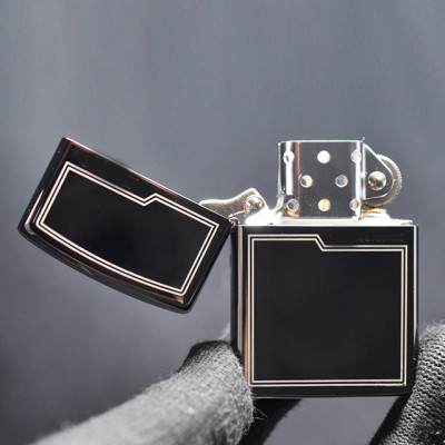 Vỏ Hột Quẹt Bật Lửa Xăng Đá Zorro Z8734 Họa Tiết Kẻ Viền sang trọng - Dùng Xăng Bấc Đá