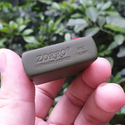 Vỏ Hột Quẹt Bật Lửa Zorro Z91256A Đen Nhám Thiết Kế Độc Lạ Hình Ngôi Sao Mini - Dùng Xăng Bấc Đá