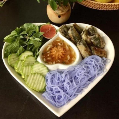 Đĩa tim sứ trắng Bát Tràng (hàng đẹp)