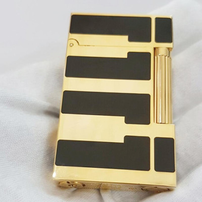 Vỏ Hột Quẹt Bật Lửa Upon Gas Đá Sơn Mài Đen D99V Họa Tiết Hoa Văn Cách Điệu Ngang Màu Vàng Đen - Dùng Gas Đá Cao Cấp