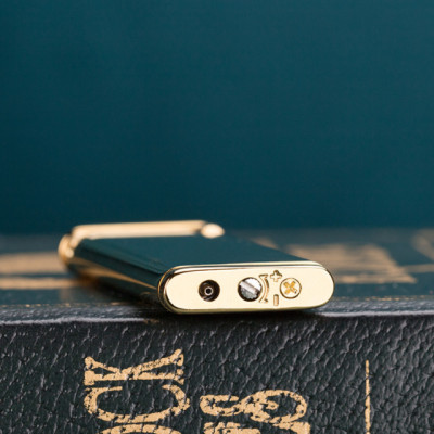 Vỏ Hột Quẹt Bật Lửa Gas Đá Siêu Mỏng Zorro Z641 Màu Trơn Độc Lạ - Dùng Gas Đá Cao Cấp (giao màu ngẫu nhiên)