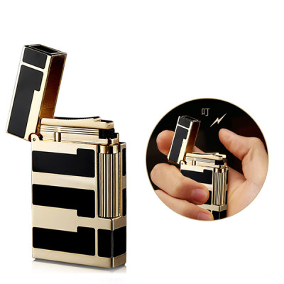 Vỏ Hột Quẹt Bật Lửa Upon Gas Đá Sơn Mài Đen D99V Họa Tiết Hoa Văn Cách Điệu Ngang Màu Vàng Đen - Dùng Gas Đá Cao Cấp