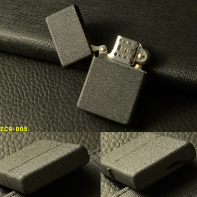 Vỏ Hột Quẹt Bật Lửa Xăng Đá Zorro ZC9 Họa Tiết Màu Trơn - Giao Màu Ngẫu Nhiên