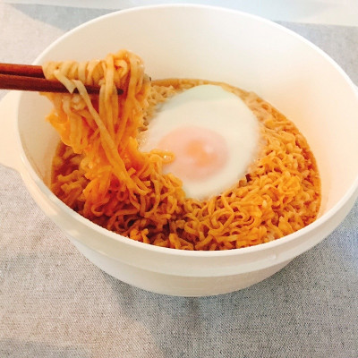 Combo bát tô dùng trong lò vi sóng 1.2L + bát nhựa tròn họa tiết thỏ/trăng 390ml - made in Japan