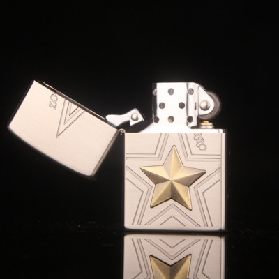 Vỏ Hột Quẹt Bật Lửa xăng đá Zorro Z8658 thiết kế họa tiết hình ngôi sao - dùng xăng bấc đá cao cấp ( giao màu ngẫu nhiên )