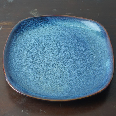 Đĩa vuông ảo chuyên dùng cho nhà hàng, thủ công bởi Nghệ Nhân Gomie Bát Tràng, an toàn cho sức khỏe người tiêu dùng