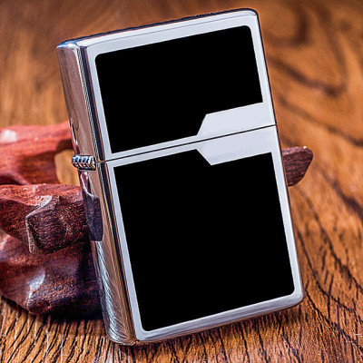 Vỏ Hột Quẹt Bật Lửa Xăng Đá Zorro Z6007 Họa Tiết Sơn Đen Viền Vàng Bạc - Dùng Xăng Bấc Đá Cao Cấp