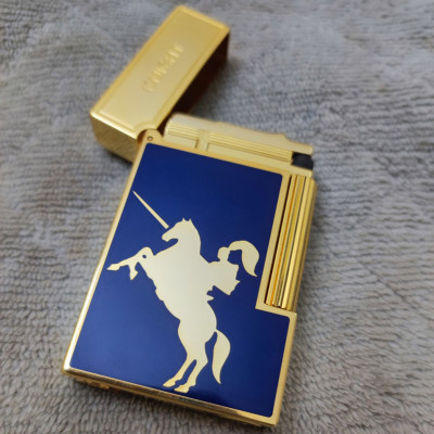 Vỏ Hột Quẹt Bật Lửa Gas Đá KNIGHT 2 Mộc Đáy Ốp Sơn Mài Xanh Họa Tiết Kỵ Sỹ La Mã Cực Đẹp