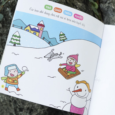 Sách bóc dán giúp trẻ phát triển nhận thức đầu đời - Cho trẻ từ 3 - 6 tuổi - Đinh Tị Books