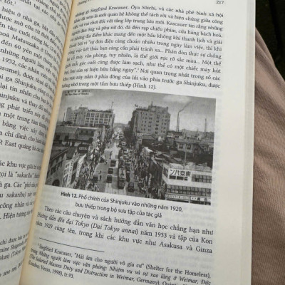 (Bìa cứng) TOKYO TRONG CHUYỂN ĐỘNG - Văn hóa Nhật Bản trên đường tàu và đường bộ – Alisa Freedman – Nguyễn Thị Minh dịch – NXB Đại học Sư phạm