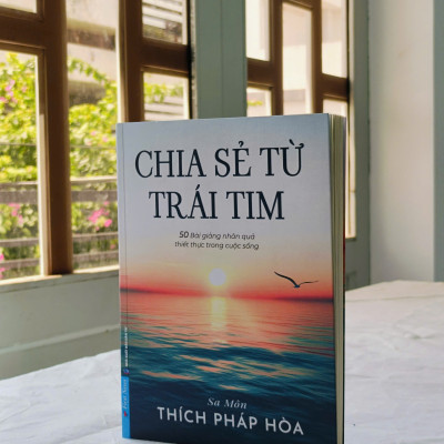 Bát Chánh Đạo (Bìa Mềm) + Chia Sẻ Từ Trái Tim (50 bài giảng về Phật pháp của thầy Thích Pháp Hòa) (2 quyển)