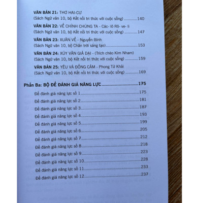 Sách - Bí kíp chinh phục các văn bản mới và khó trong sách ngữ văn 10