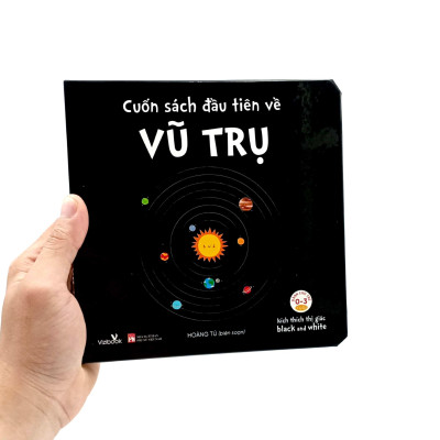Kích Thích Thì Giác Black And White - Cuốn Sách Đầu Tiên Về Vũ Trụ - Bìa Cứng (Dành Cho Trẻ Từ 0-3 Tuổi)