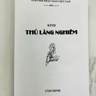 Kinh Thủ Lăng Nghiêm - Bìa cứng ép kim tặng kèm bao sách, Khổ 24x16cm