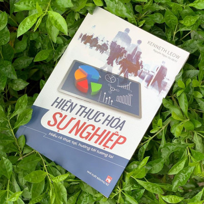 Hiện Thực Hóa Sự Nghiệp: Hiểu Rõ Thực Tại, Hướng Tới Tương Lai - Bản Quyền