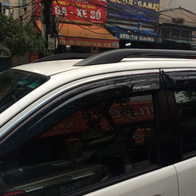 Bộ vè che mưa cao cấp viền chỉ mạ INOX dành cho xe Toyota Fortuner 2015-2019