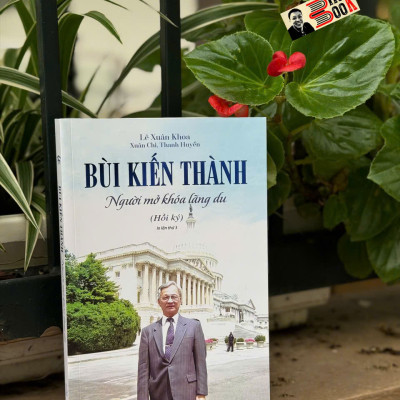 (Bìa mềm) BÙI KIẾN THÀNH – NGƯỜI MỞ KHÓA LÃNG DU (Hồi ký) - Lê Xuân Khoa, Xuân Chi, Thanh Huyền - BestBooks