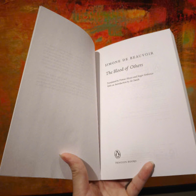 Sách - The Blood of Others (Penguin Modern Classics) by Simone de Beauvoir/Literature/Political-Ngoại văn tiếng Anh UK
