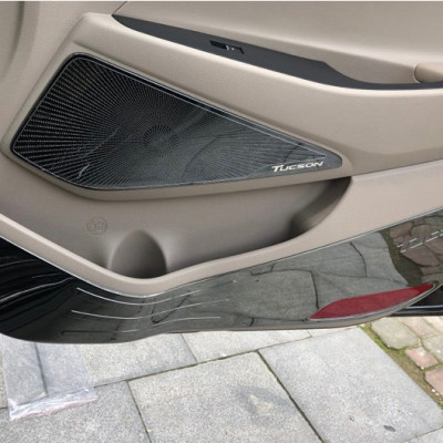 Ốp trang trí, bảo vệ màng loa dành cho xe Hyundai Tucson 2016-2020 vân phay xước