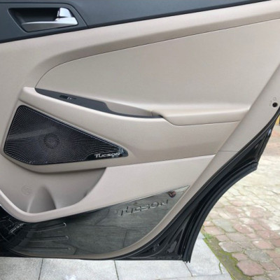 Ốp trang trí, bảo vệ màng loa dành cho xe Hyundai Tucson 2016-2020 vân phay xước