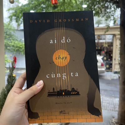 Sách - Ai đó chạy cùng ta (Nhã Nam HCM)