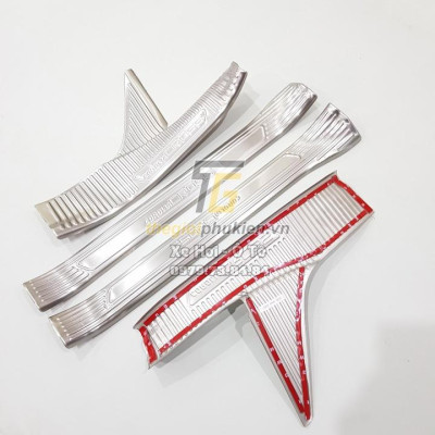 Bộ sản phẩm ỐP BẬC CỐP VÀ BẬC CỬA Inox xe Toyota Cross