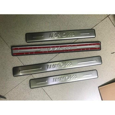 Bộ 4 ốp bậc ngoài Inox dành cho xe Innova 2017-2018 - mẫu inox