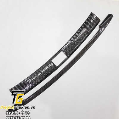 BỘ SẢN PHẨM Nẹp bước chân và ốp chống trầy cốp Kia Sorento 2021 - Mẫu vân Carbon