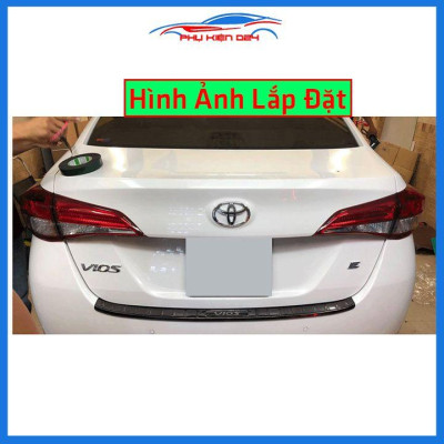Ốp chống trầy cốp Vios 2019-2020 vân titan bảo vệ xe