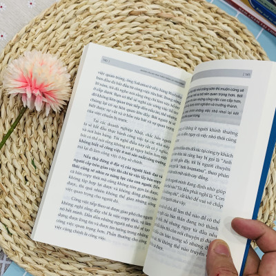 Nhà Lãnh Đạo Truyền Cảm Hứng: 51 Nguyên Tắc Thu Phục Lòng Người