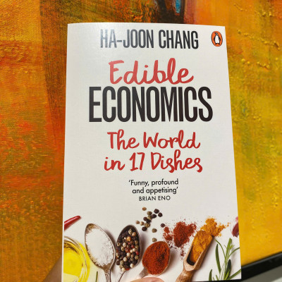 Sách - Edible Economics: A Hungry Economist Explains the World by Ha-Joon Chang - Kinh tế, Kinh doanh tiếng Anh / Business & Economics / Politics / Finance English Book