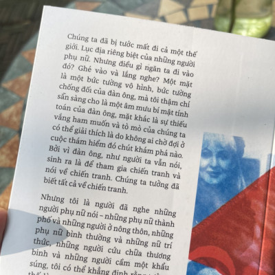 (Tái bản 2023 – Nobel văn học 2015) CHIẾN TRANH KHÔNG CÓ MỘT KHUÔN MẶT PHỤ NỮ - Svetlana Alexievich – Nguyên Ngọc – Tao Đàn - NXB Hà Nội