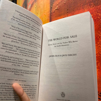 Sách - The World for Sale: Money, Power & the Traders Who Barter the Earth’s Resources - Javier Blas