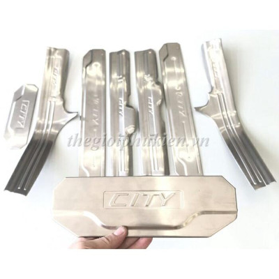 BỘ SẢN PHẨM Nẹp bước chân và ốp chống trầy cốp Honda City 2015-2019 - Mẫu Inox