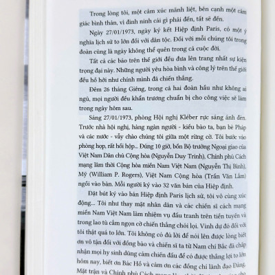 Sách Hồi Ký Nguyễn Thị Bình: Gia Đình, Bạn Bè Và Đất Nước (Phiên Bản Bìa Cứng) - Tái Bản 2025