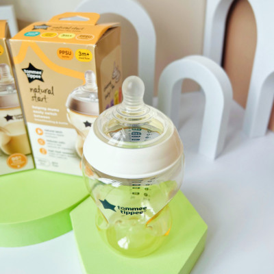 COMBO Ty Ngậm Silicon Siêu Nhẹ Tommee Tippee Ultra Light 6-18m & Bình Sữa PPSU Ty Siêu Mềm Tommee Tippee 260ml