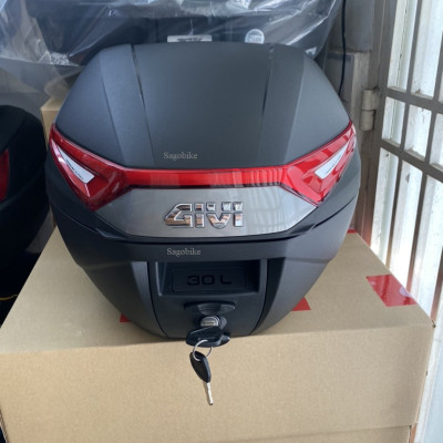 Thùng Givi C30N kèm đế gắn cho xe máy điện Datbike Weaver 200, bộ thùng bao gồm baga cho Weaver 200