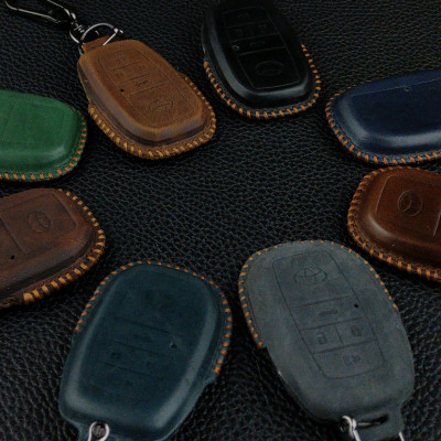 Bao da chìa khóa ô tô Toyota Avlon Crown Corolla Camry Rav4 Reiz Yaris Prado 4 nút da bò thật - hàng chính hãng