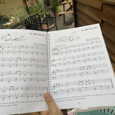 (Trọn bộ 4 phần) PIANO CHO THIẾU NHI – Tuyển tập 220 tiểu phẩm nổi tiếng – Lê Dũng biên soạn – Huy Hoàng Bookstore – NXB Dân Trí (Bìa mềm)